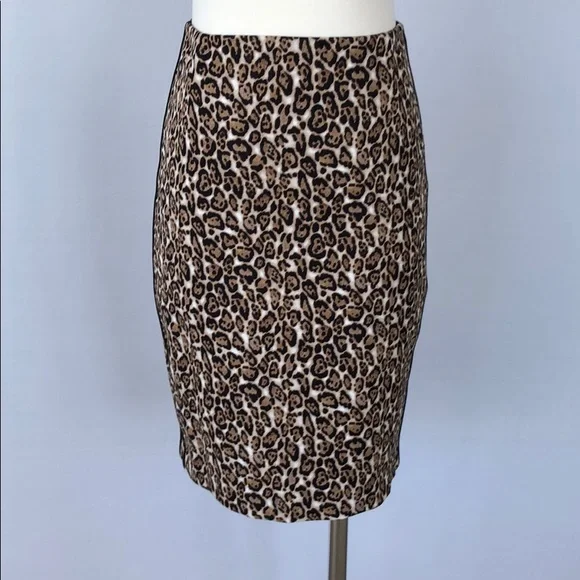 NWT WHBM Leopard Stretch Pencil Skirt Size 2P - Picture 4 of 11